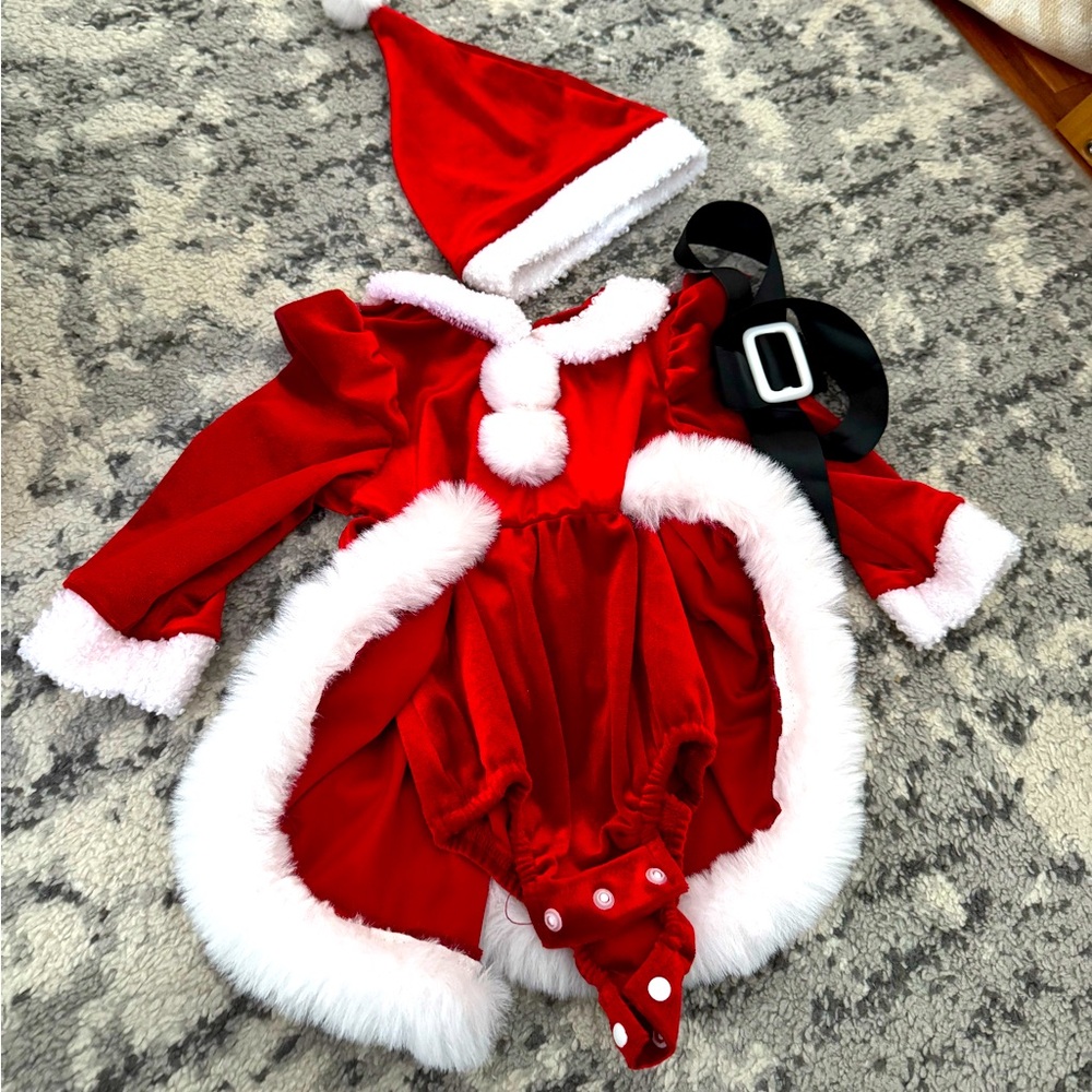 Baby girl Santa outfit 0/3 months